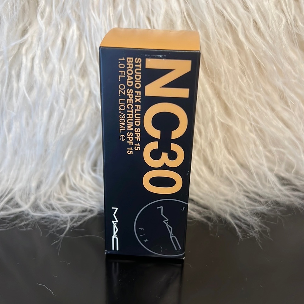 New STUDIO FIX FLUID SPF 15 foundation nc30